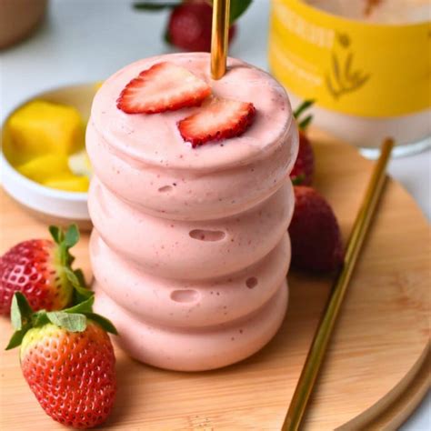 Mango Strawberry Smoothie (18g Protein, No Protein Powder!) - The ...