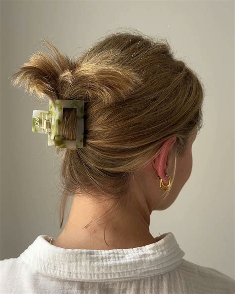 20+ Effortless Claw Clip Hairstyles For Short Hair