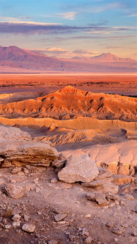 Overview of El Valle de la Luna (Valley of the Moon), Atacama Desert ...