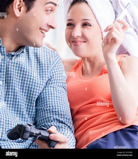 Wife and husband looking at pregnancy test Stock Photo - Alamy
