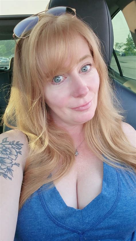 Your favourite soccer mom, enjoying practice : r/RedheadBeauties