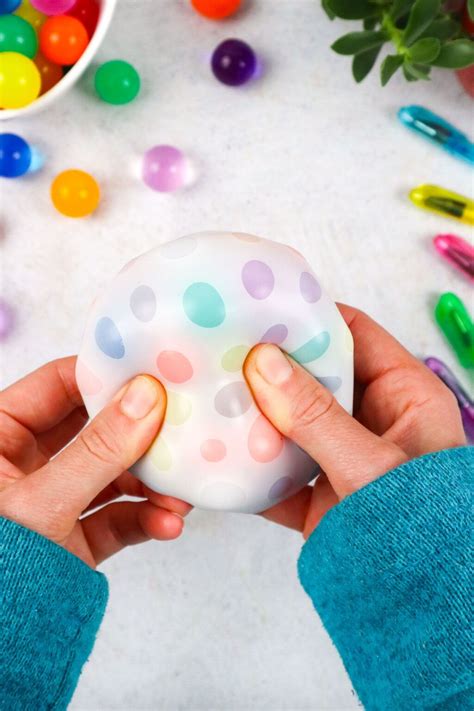 DIY Stress Balls - Craftsy Hacks