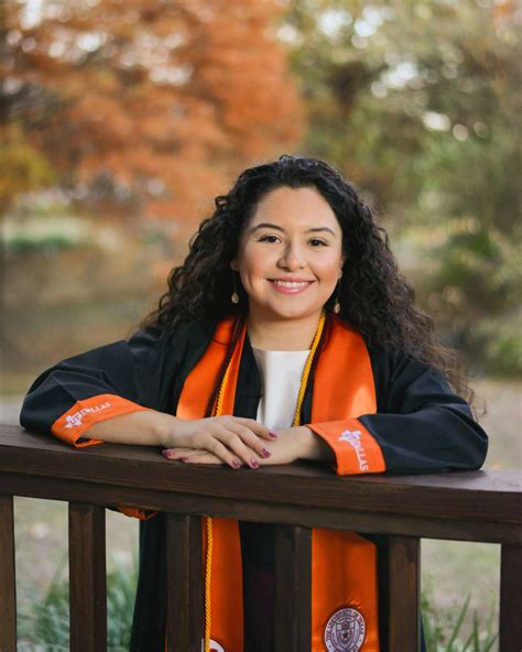 Meet Alicia Fernandez - CanvasRebel Magazine