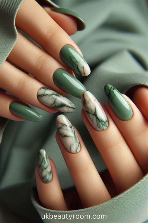 17 Cute Ideas for St. Patrick’s Day Nails in 2025 | Green nails, Nail ...