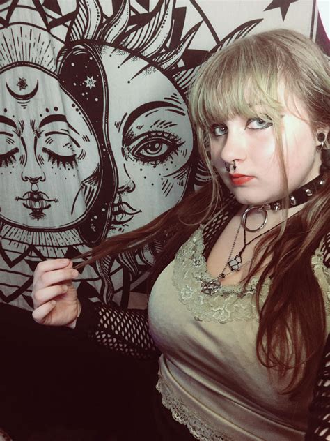 hope you don't mind chubby goth girls 🖤 : r/GothGirls