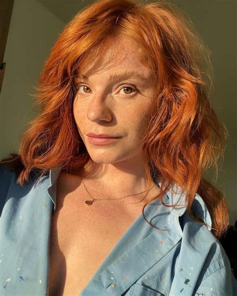 Pin by Charlie Zimmerman on Luca Hollestelle | Gorgeous redhead, Short ...