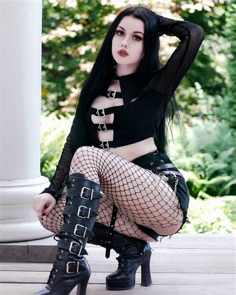 Pin by Leonardo Andrés on Love in 2021 | Gothic style clothing, Gothic ...
