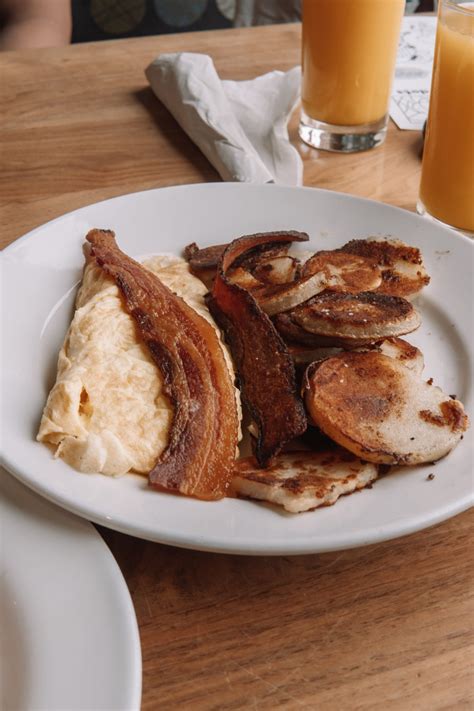 New Breakfast Menu at Hy-Vee - Jasmine Maria