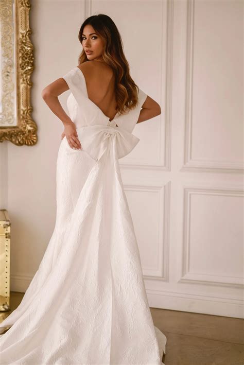 Sophisticated Fit-and-Flare Wedding Dress with Detachable Bow