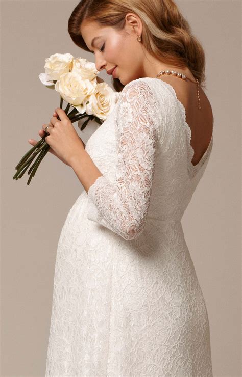 Best maternity wedding dresses | Beachweddingtips.com
