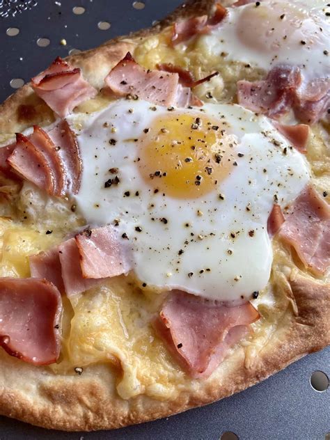 Egg Ham and Cheese Flatbread - FlyPeachPie