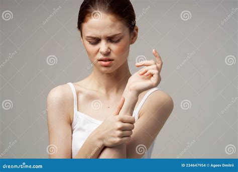 Reumatismo Mujer Dolor En El Brazo Problemas De Salud Antecedentes ...