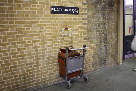 harry-potter-platform-9-3-4-kings-cross - Real Everything