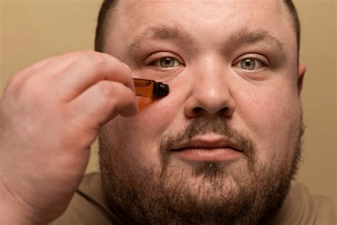 How to Spot an Alcoholic Face: 6 Crucial Signs | Avenues Recovery