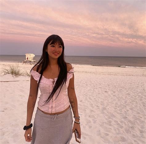 Beaches Beabadoobee Meaning