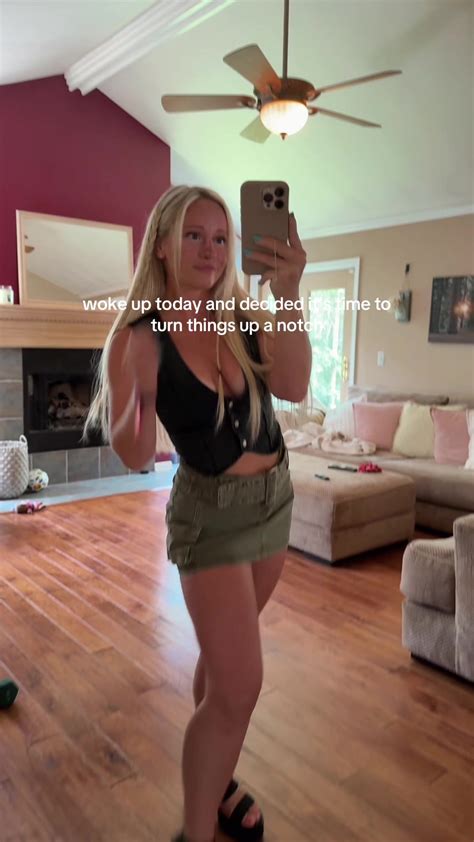 Erica Lovely (@erica_lovelyyy) - Urlebird