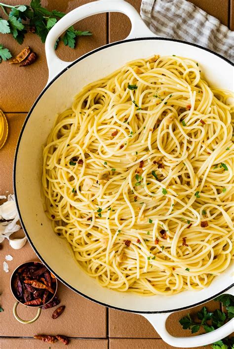 Spaghetti Aglio e Olio Recipe (Garlic with Oil Pasta) - Cucina by Elena