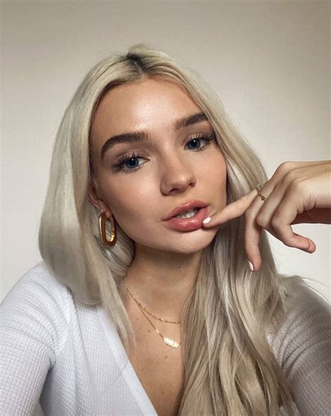 Blonde with cute dick sucking lips. | Scrolller