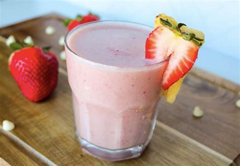Bahama Mama Tropical Smoothie Recipe - The Balanced Nutritionist