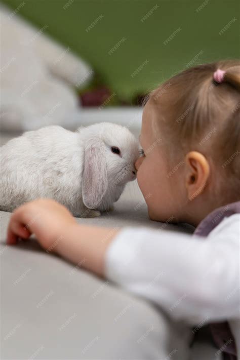 Free Photo | Side view girl playing with bunny