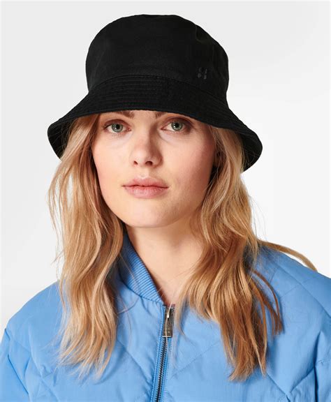 Essentials Bucket Hat | Yoga pants sports bra, Outfits with leggings, Style