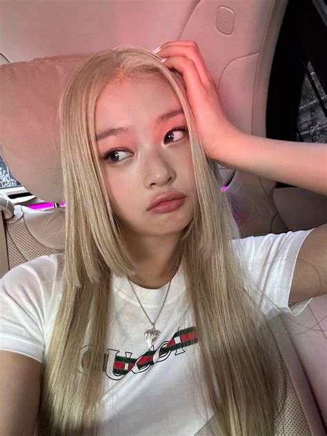 Prettiest kpop idol can pull off any look : r/KpopBeautiful