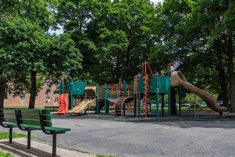 Fresh Meadows Apartments - Photo Gallery of Rentals