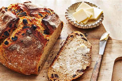 Should you refrigerate bread? Here's what actually keeps it fresh longer