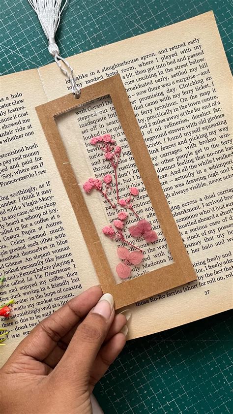 Personalized hand embroidered corner bookmark [Video] | Bookmarks ...