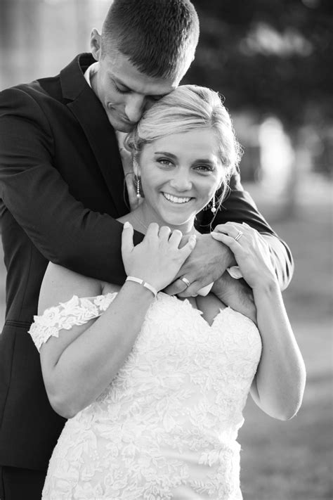 DoubleTree Bay City Wedding | Kenzie + Brad - kaitlyncolephotography.com