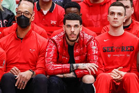 Lonzo Ball to undergo left knee surgery, will be re-evaluated in 4-6 ...