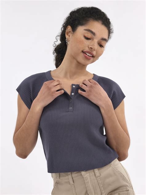No Boundaries Short Sleeve Raglan Snap Henley, Women's - Walmart.com