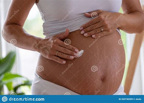 Woman Applying Cream To Dry Skin on Pregnant Belly Stock Image - Image ...
