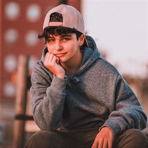 Most Teens Really DO Want to Fit In… Here's Why - ParentingBest.com