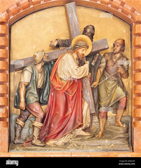 Simon of cyrene hi-res stock photography and images - Alamy