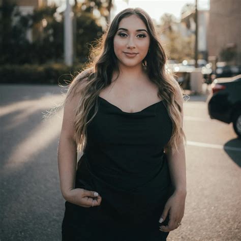 Best Busty OnlyFans Creators – Stunning Models With Natural & Enhanced Curves