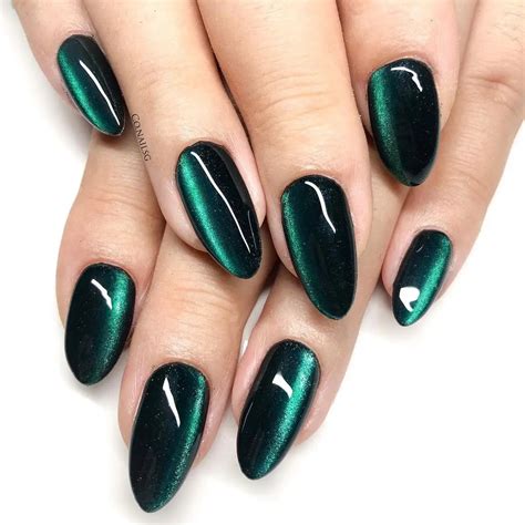 35 Emerald Green Nail Designs That Sparkle