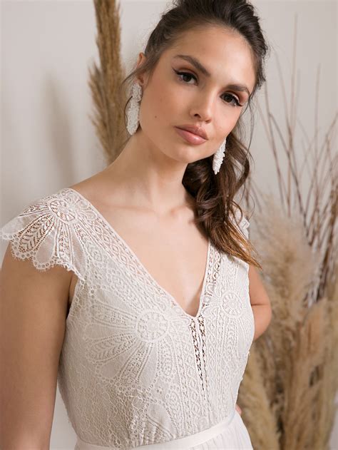 Effortlessly beautiful rustic boho wedding dress – Artofit