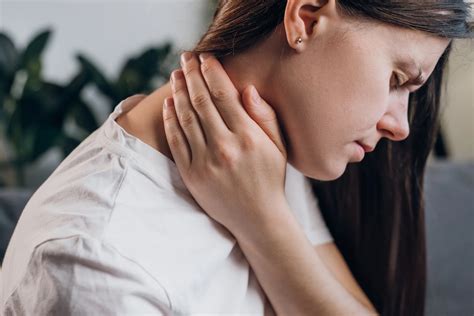 Cancer Neck Pain Symptoms: How to Differentiate from Common Pains - Kaly