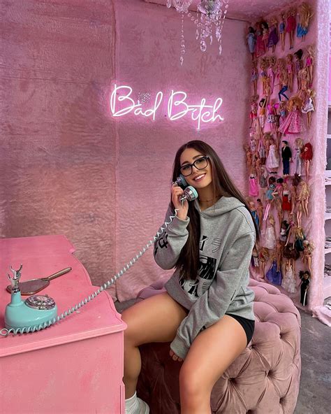 Mikaylah | How’s the view? 🤨🇫🇯 | Instagram