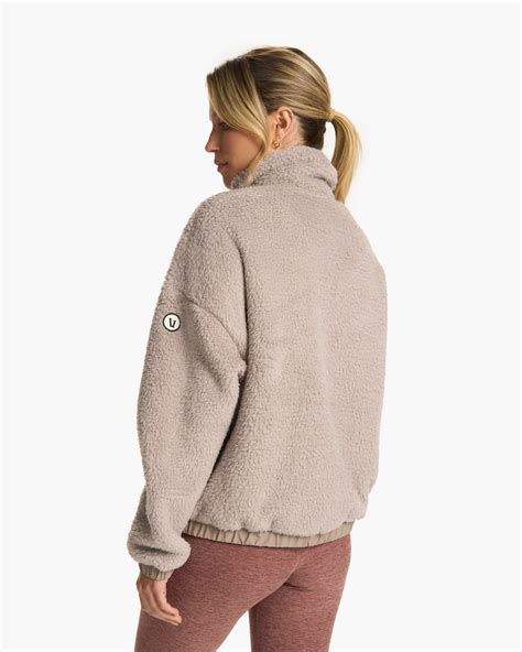 Cozy Sherpa Jacket | Women's Graphite Fleece Jacket | Vuori