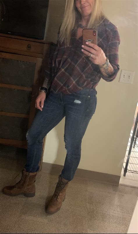 28(F4M) Super horny mom here . Look to get a good fuck today .No ...