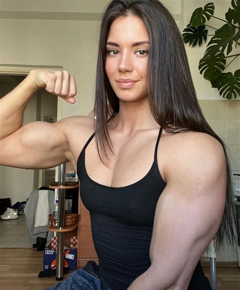 Une culturiste gagne une fortune sur OnlyFans grâce à ses vidéos de bras de fer - ipnoze