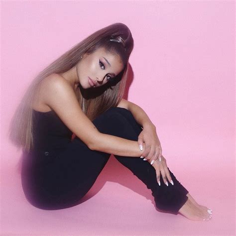 Ariana Grande's Feet: A Closer Look at Her Perfectly Pedicured Toes ...
