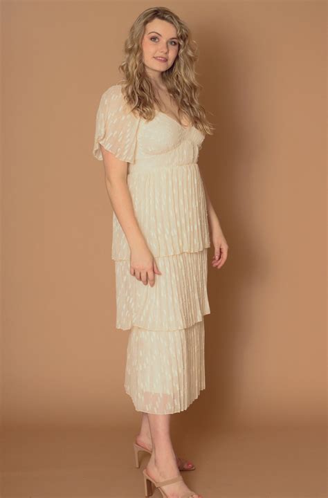 Kiara Ivory Tiered Maxi Dress – Peachy Lady