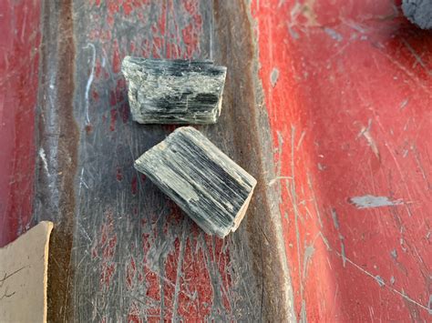 Mystery Rock Box Found at Estate Sale - Radium, Vanadium, Asbestos - Dangerous? : r/whatsthisrock