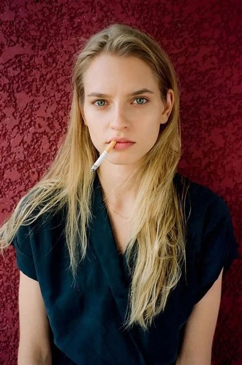 Blonde babe | Scrolller