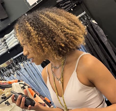 Cute Ebony at the Mall - boobs - Forum