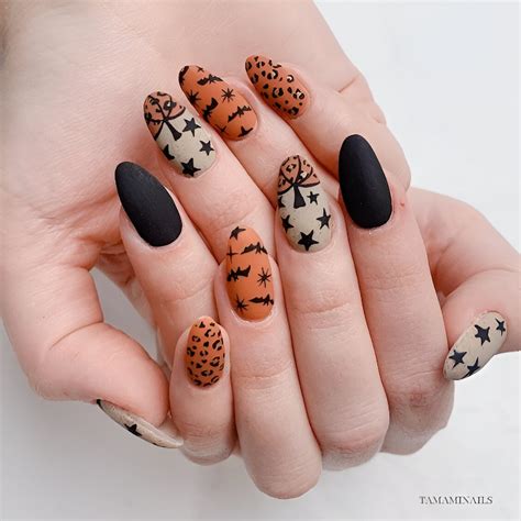 30 Fun And Cute Short Halloween Nails You Can DIY At Home - Woman ...