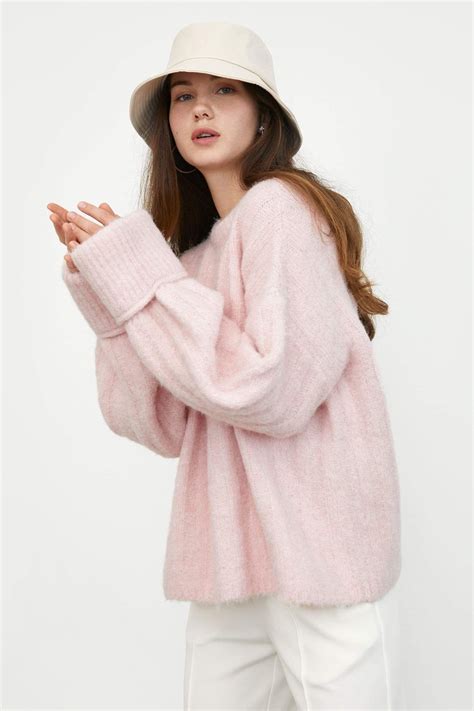 Women's Light Pink Sweaters at Mary Bevis blog